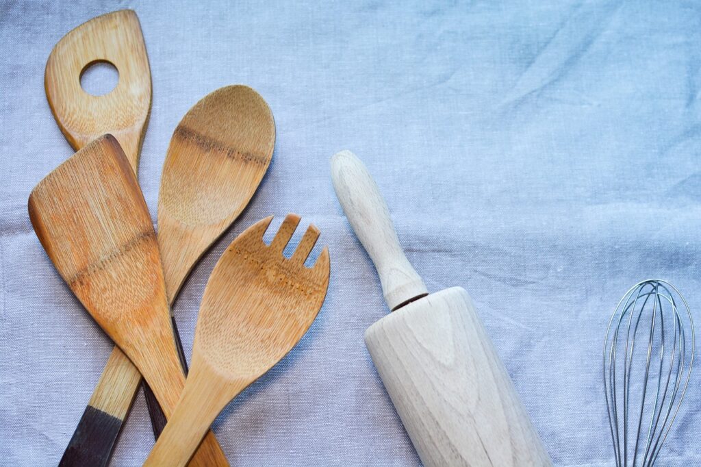 wood, still life, flatware-3173282.jpg